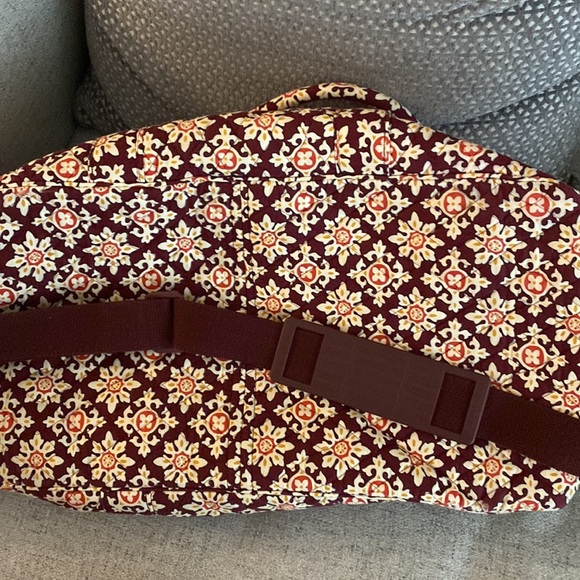 Like new Vera Bradley overnight bag - Picture 4 of 4